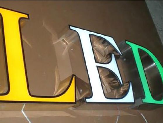 鹰潭介绍LED招牌的基础知识。